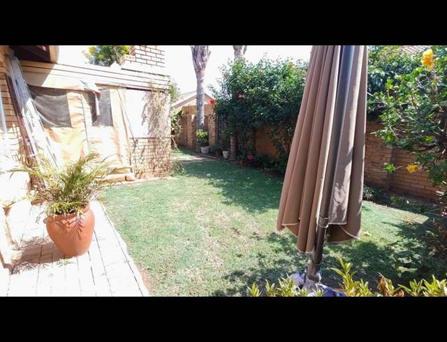 2 BEDROOM TOWNHOUSE FOR SALE IN SINOVILLE